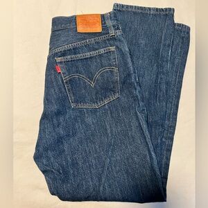 Classic Levi's 501 Dark Blue Straight Jeans, size 32